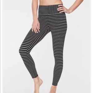 Athleta Chatutanga Virasana 7/8 Black/White Stripe Size Small EUC